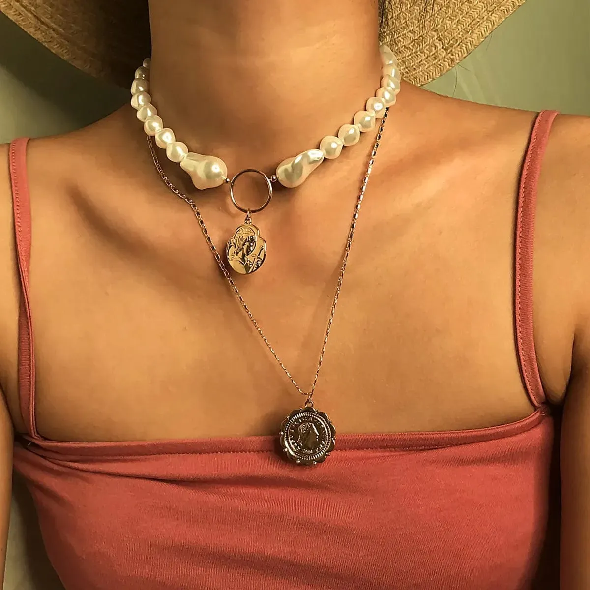 🌟 Retro Gold Multi-layer Women's Necklace: A Vintage Must-Have 🌟