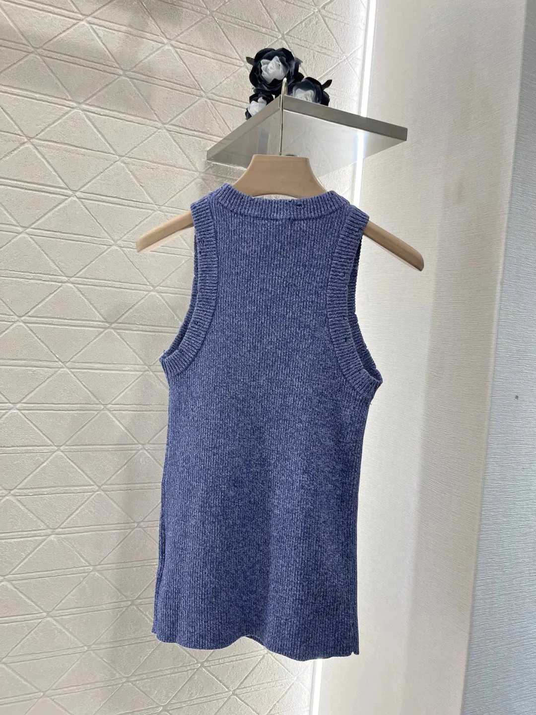 slim fit knitted vest